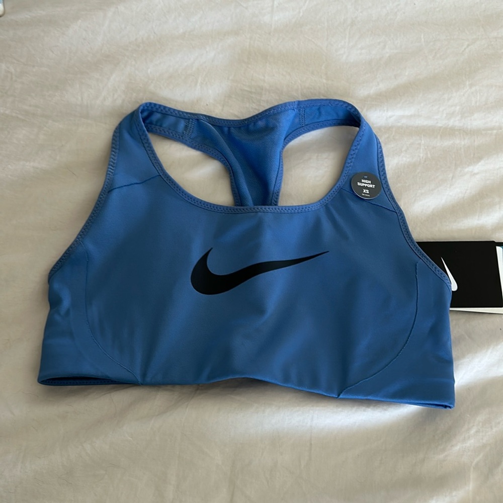 NWT nike sports bra